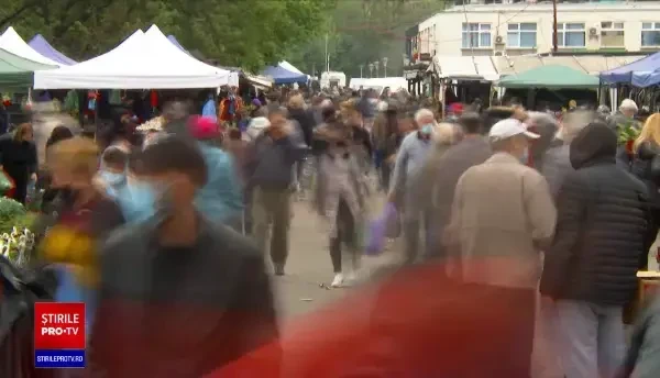 Piețele și magazinele, aglomerate în Joia Mare. Ce cumpără românii pentru masa de Paște