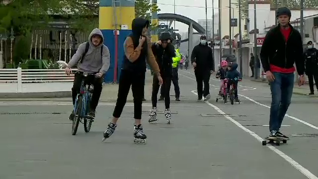 Românii s-au dus la Mamaia cu nostalgia petrecerilor de altă dată. O cameră la hotel costă și 1.200 de euro pe noapte