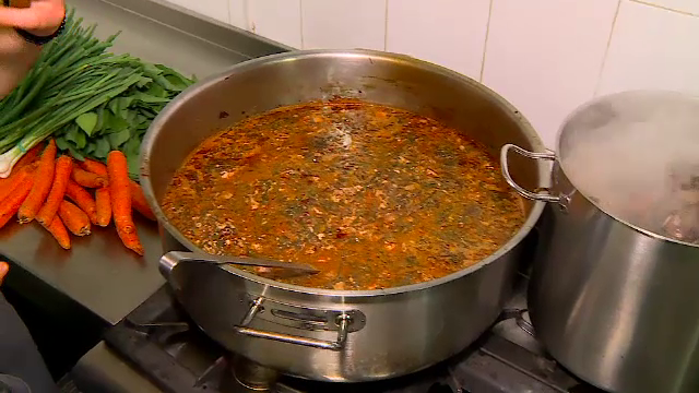 Mâncărurile de miel, baza sărbătorilor de Paște. Cei care nu au gătit l-au putut comanda și semipreparat