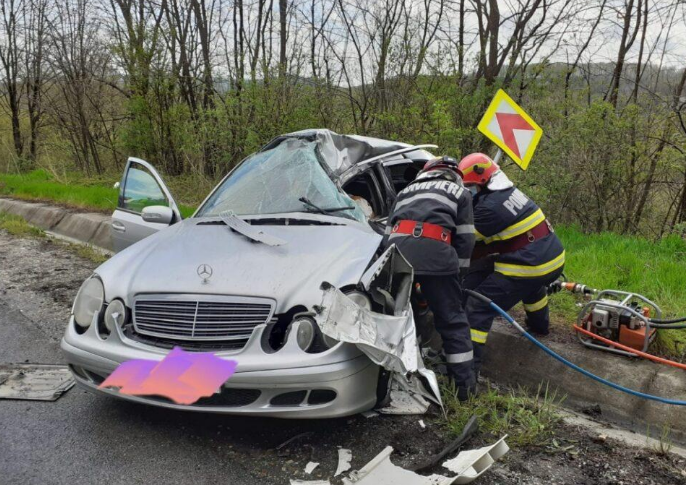 Un tânăr de 27 de ani a murit în Vinerea Mare, într-un grav accident de circulație, la ieșirea din Răstoci