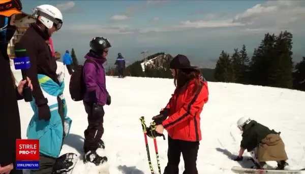 Condiții bune de schi, la munte. Turiștii își vor putea petrece Paștele pe pârtie
