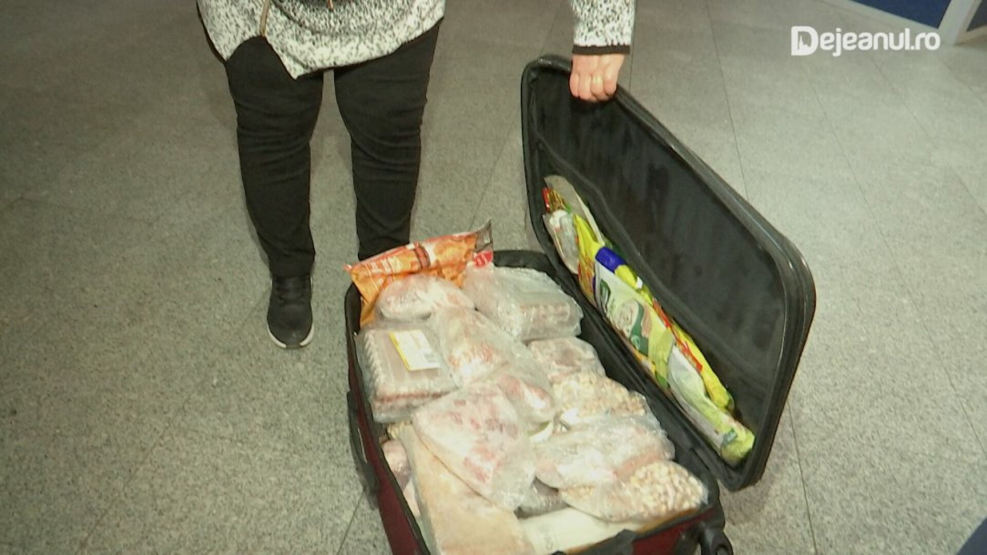 Femeie oprită pe aeroportul din Cluj pentru că avea 42 de kg de carne de miel, drob și slănină în bagaj