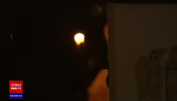 Lumina Sfântă a umplut străzile și gospodăriile din toată țara. Cum s-a desfășurat Slujba Învierii în marile orașe