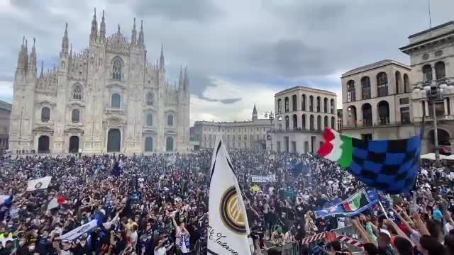 Scandal în Italia. 30.000 de fani ai echipei Inter au fost lăsaţi să sărbătorească titlul la Milano în stradă