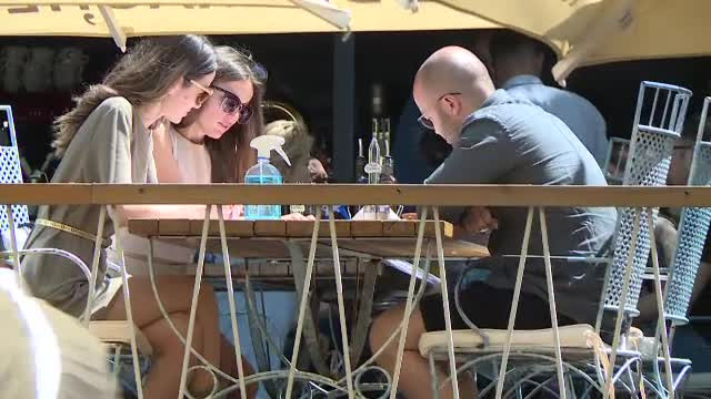 Teatrele și restaurantele din București s-au redeschis după luni de pauză