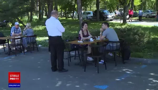 Teatrele și restaurantele din București s-au redeschis după luni de pauză