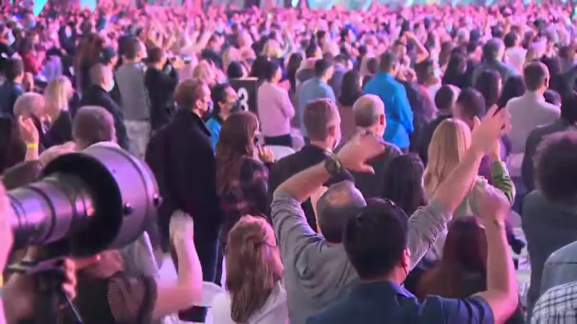 Unul dintre cele mai mari concerte cu public din acest an, în California. Prințul Harry a urcat pe scenă