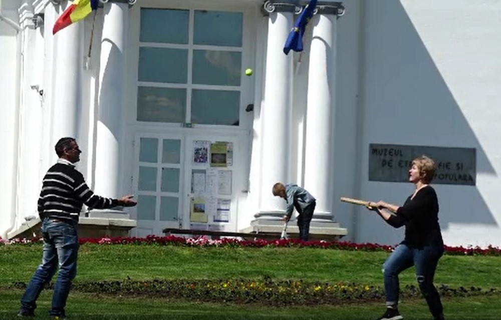 Sportul național nu a fost uitat. Băimărenii au jucat o variantă modernă de oină