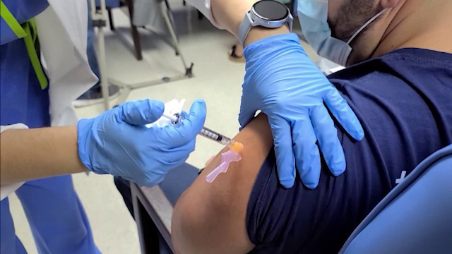 Autoritățile americane oferă gogoși, bere sau marijuana oamenilor pentru a-i convinge să se vaccineze