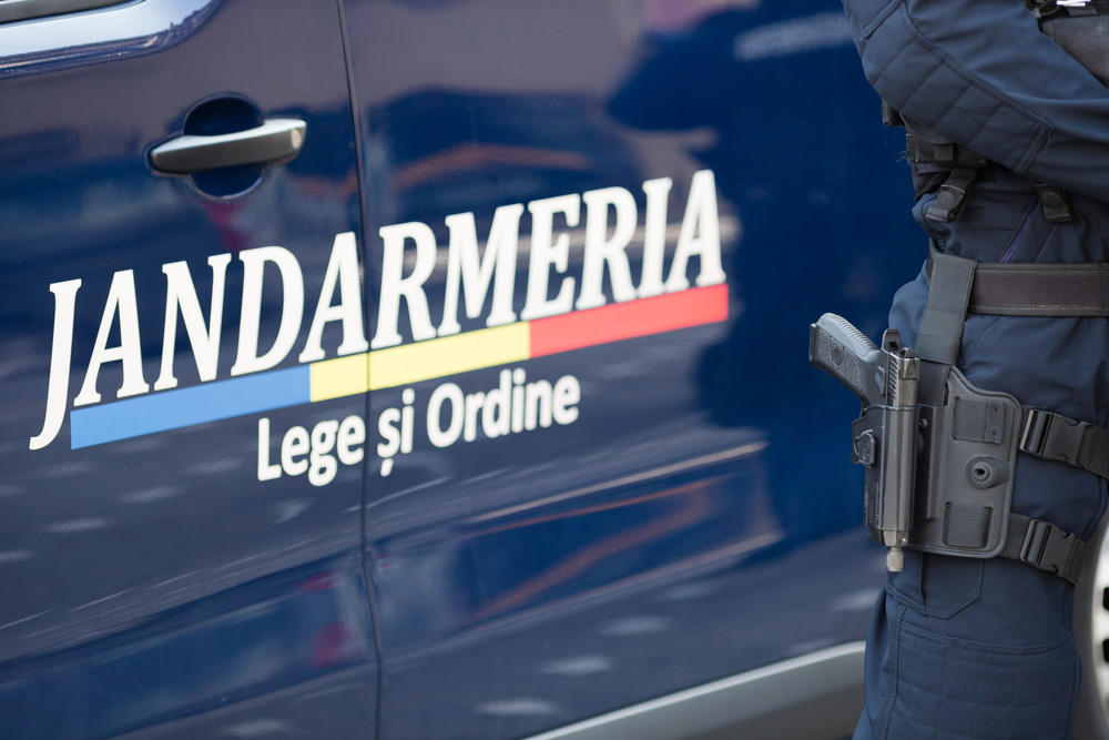 Tânărul din Botoșani care a trebuit să urineze în sticlă la examenul pentru școala de jandarmi a fost admis printre primii