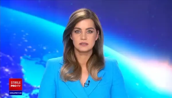 O căprioară căzută într-un bazin adânc de 4 metri, salvată de pomperii din Blaj. FOTO