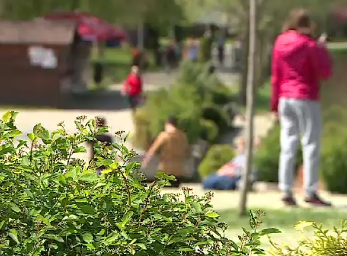 Vremea azi, 30 august. Domină atmosfera însorită, iar vântul prinde putere pe partea sudică şi la munte