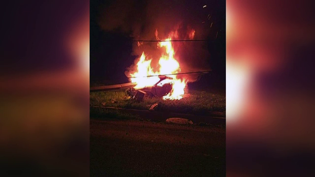 Accident grav pe o șosea din Satu Mare. Un bărbat a murit, după ce mașina lui a izbit un stâlp de electricitate și a luat foc