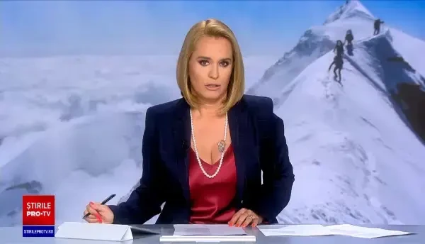 Doi alpiniști români, care fac un traseu în premieră în Himalaya, au fost surprinși de o avalanșă