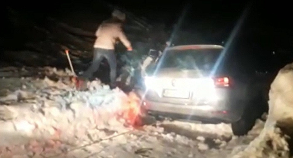 Iarnă în plină primăvară în Apuseni. Șapte turiști au rămas blocați în zăpadă