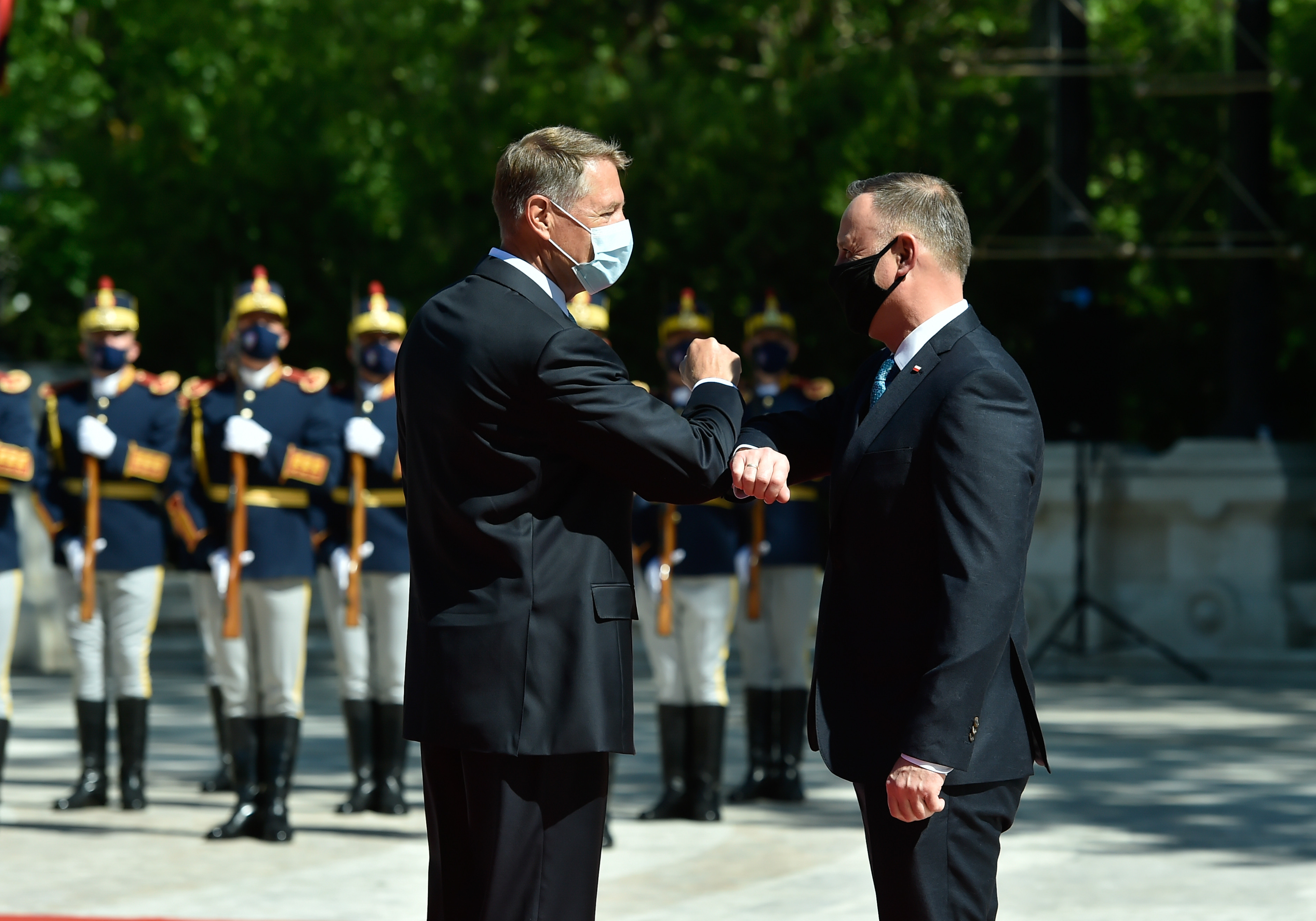 Președintele Iohannis, la exercițiul NATO: Ne pregătim pentru misiuni de luptă de apărare