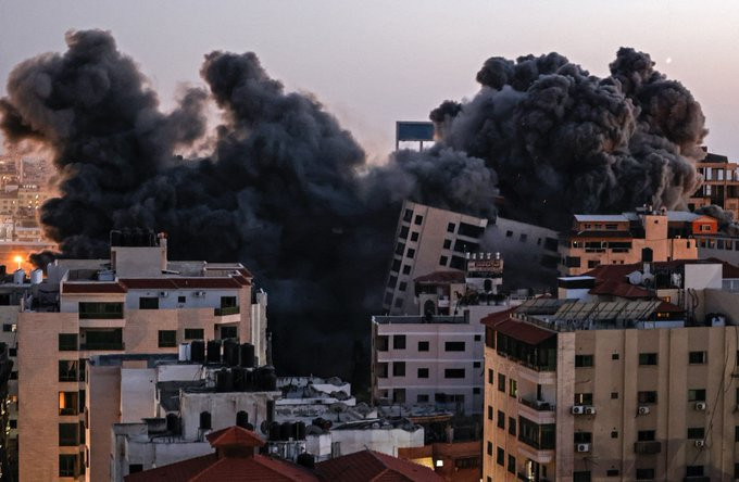 Israelul a distrus într-un atac o clădire Hamas cu 10 etaje din Gaza. Ploaie de rachete spre Tel Aviv. VIDEO