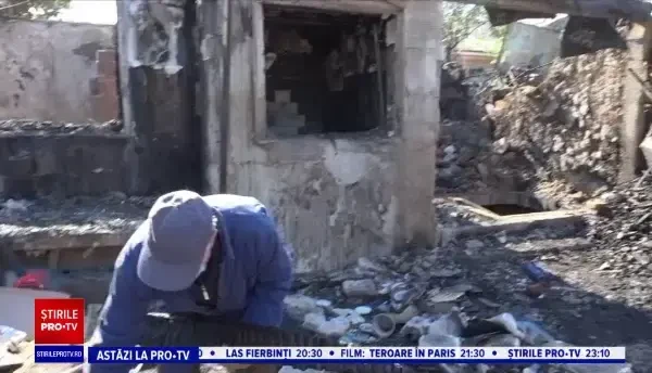 Drama famiilor din Bârlad, rămase fără case, după un incendiu devastator. Militarii și voluntarii le-au sărit în ajutor