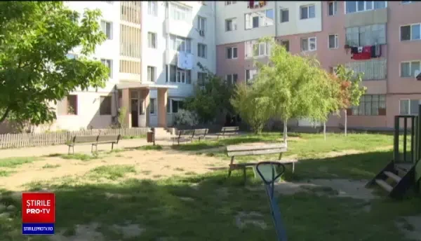 Un copil de 4 ani a căzut de la etajul unu al unui bloc din Pitești