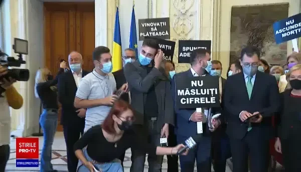 PSD protestează în Parlament: ”Nu ascundeți morții” și ”Vinovații să plătească”