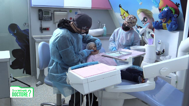 De ce copiii sub 3 ani trebuie spălați cu pastă de dinți fără fluor și cum trebuie tratați dinții de lapte