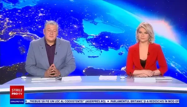 Ședință foto inedită în SUA. Un urs ieșit la plimbare prin oraș a pozat liniștit într-un copac