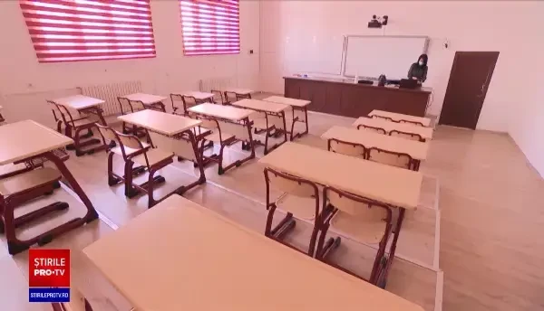 Semnalul slab la internet, marea problemă a școlii online. Metoda ingenioasă a unui profesor de fizică