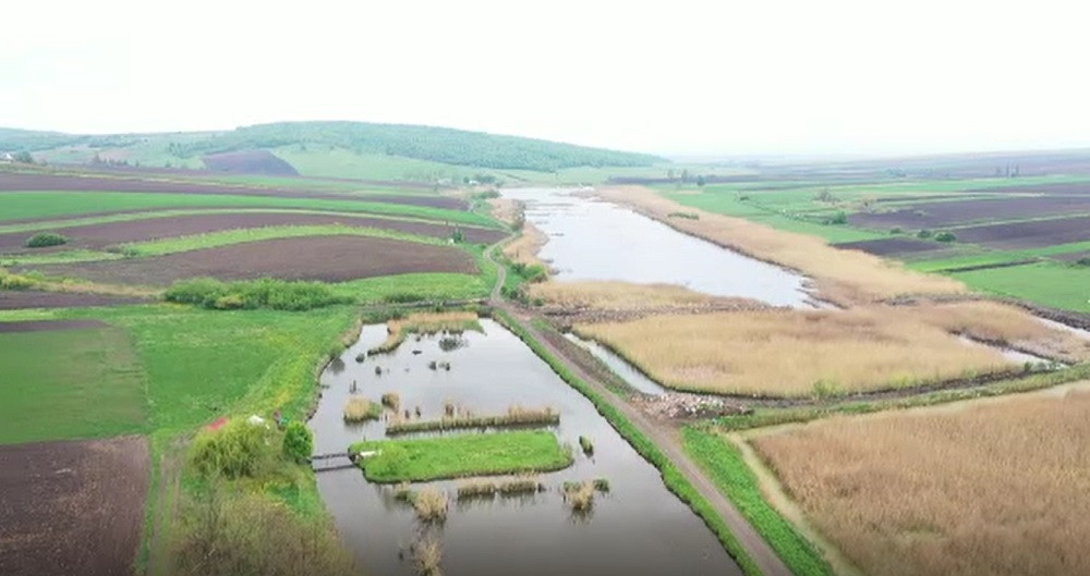 Un primar din Botoșani a făcut lucrări într-o arie protejată unde este şi un sit dacic, pentru că voia să-şi irige terenul