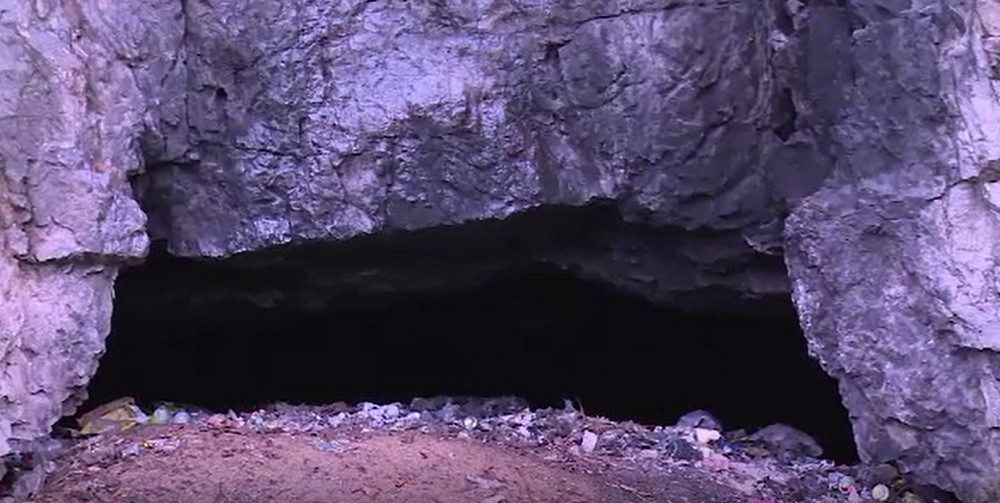 Situație revoltătoare în Bihor. Două grote au fost transformate în gropi de gunoi