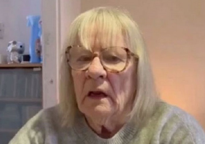 Vecina a rugat-o să aibă grijă de fiul ei cât merge la cumpărături, dar nu s-a mai întors niciodată. Ce a urmat e emoţionant