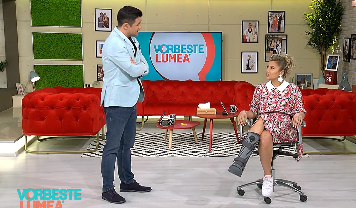 Lora a apărut la „Vorbește lumea” cu un picior în orteză. Ce a pățit artista