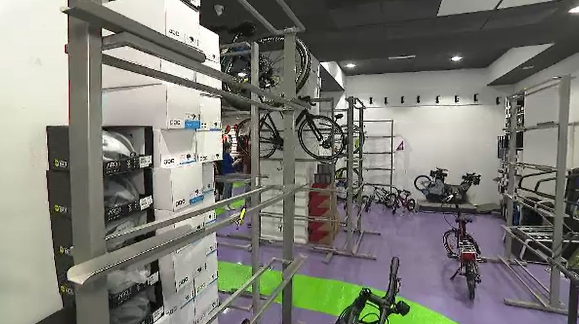 Articolele și echipamentele sportive, la mare căutare printre români. Mai multe magazine au rămas cu rafturile goale