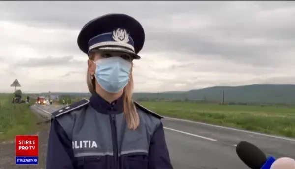 FOTO și VIDEO. Accident grav în județul Brașov, între o mașină și un TIR. Patru persoane au murit