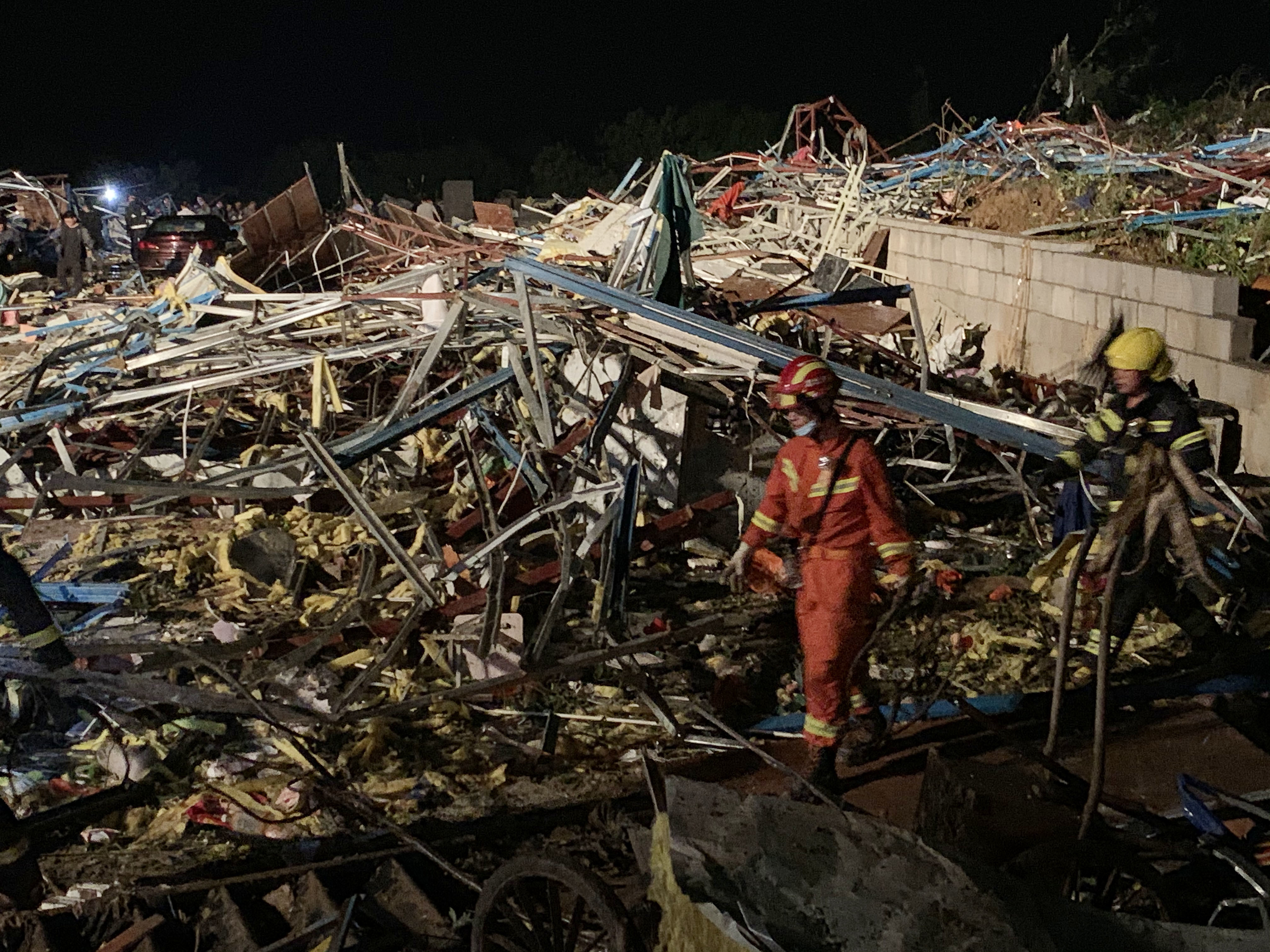 Două tornade au lovit China și au provocat cel puţin 12 morţi şi peste 400 de răniţi