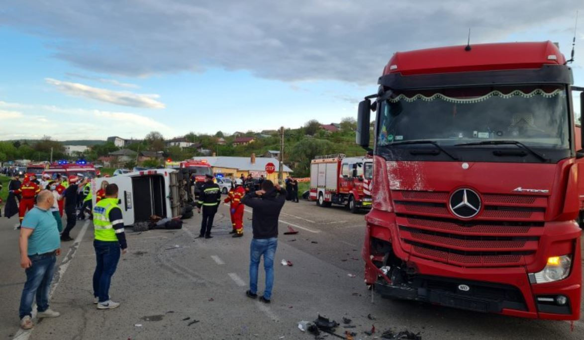 Accident violent în Iași, 13 oameni au ajuns la spital. A fost activat Planul Roşu de Intervenţie