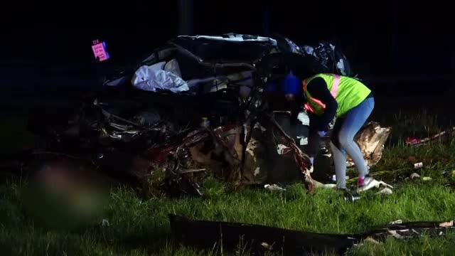 Trei bărbați au murit după ce s-au răsturnat cu o mașină de lux. Participaseră la o petrecere