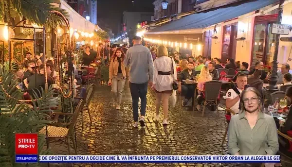 Forfotă mare în Centrul Vechi din Capitală. Deși a plouat, petrecăreții s-au bucurat de libertate