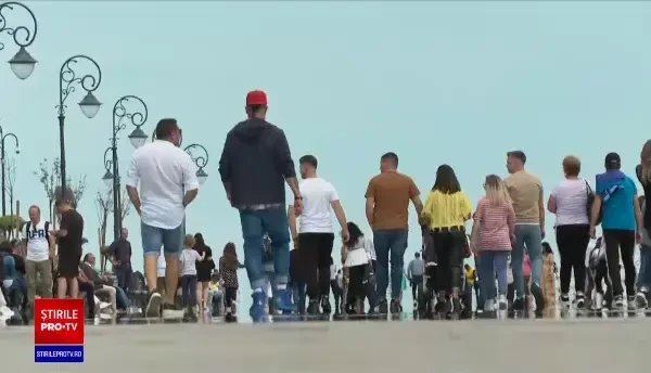 Cum a fost prima noapte fără restricții pe litoral. Plajele din Vama Veche au fost pline de turiști