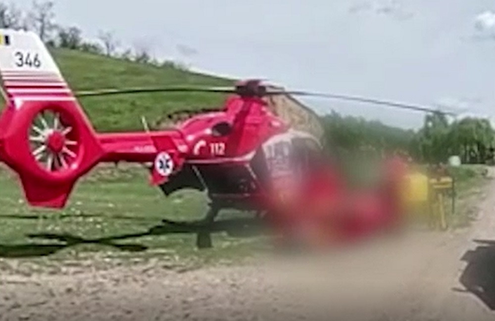 Femeie de 42 de ani în stare critică, în urma unui incendiu care i-a mistuit casa