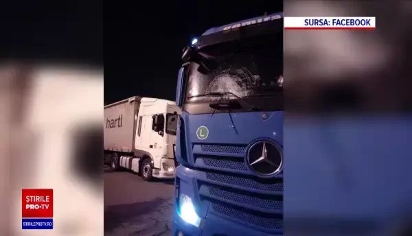 Şoferi români de TIR au ajuns ţintele migranţilor. Unuia dintre ei i-au înfipt o sabie în inimă, sub ochii logodnicei