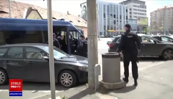 Cum negociau șpaga polițiștii de la Sibiu: „Câte mese aș putea servi eu cu colegul meu la tine?"