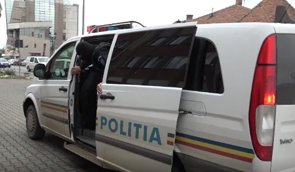 Rețea uriașă de eliberare de certificate false de vaccin, în Bihor şi Satu Mare. Unul costa 200-300 euro