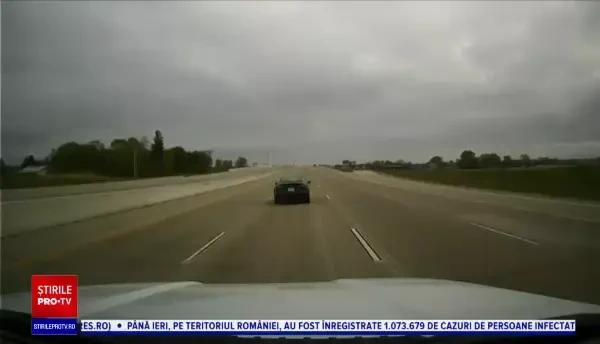 Şoferul unei Tesla a fost prins dormind la volan pe o autostradă din Wisconsin