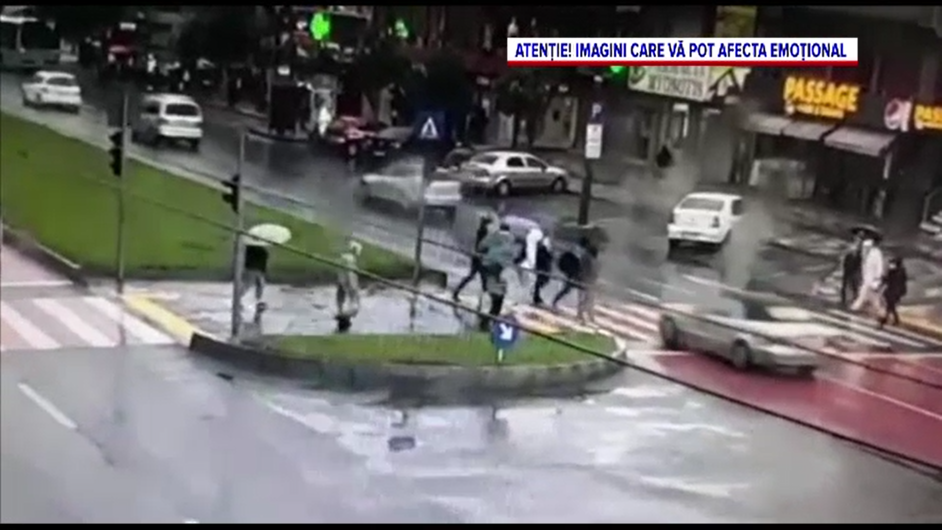 Doi tineri din Galați au fost loviți de o mașină când traversau strada pe trecerea de pietoni