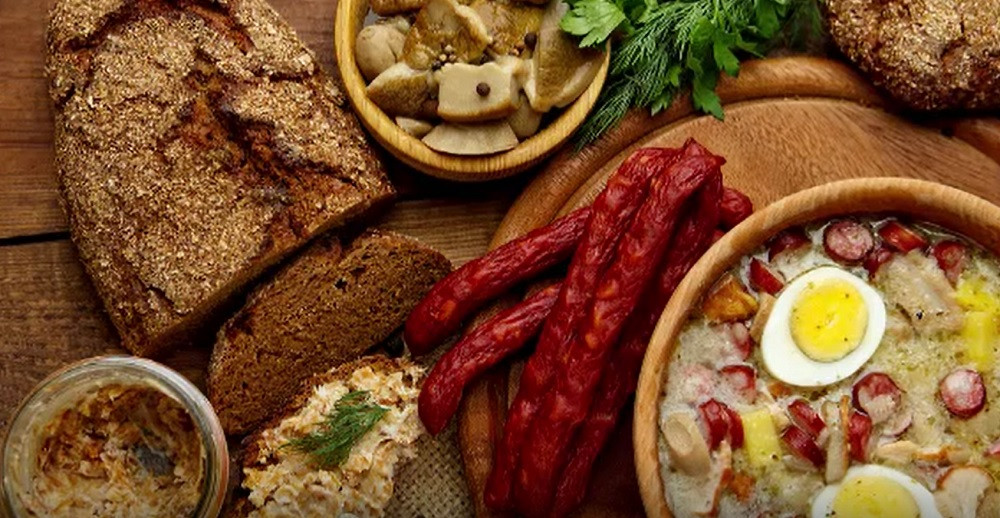 Studiu: care sunt mâncărurile preferate de români. Consumăm uluitor de multe banane