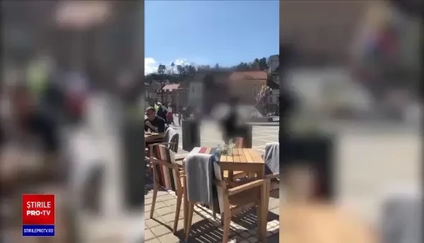 Patronii teraselor din centrul Brașovului protestează împotriva cerșetorilor. Ce face Poliţia, în acest timp
