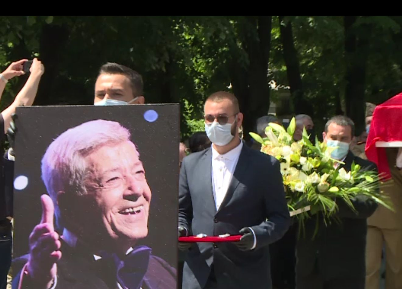 Ion Dichiseanu a fost înmormântat în aplauze. De ce s-a purtat şi alb la înmormântare