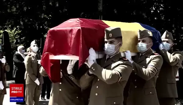 Ion Dichiseanu a fost înmormântat în aplauze. De ce s-a purtat şi alb la înmormântare