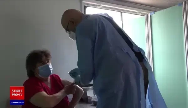 Membrii guvernului Cîțu, voluntari în centrele de vaccinare din localitățile izolate. Cum au fost primiți de oameni