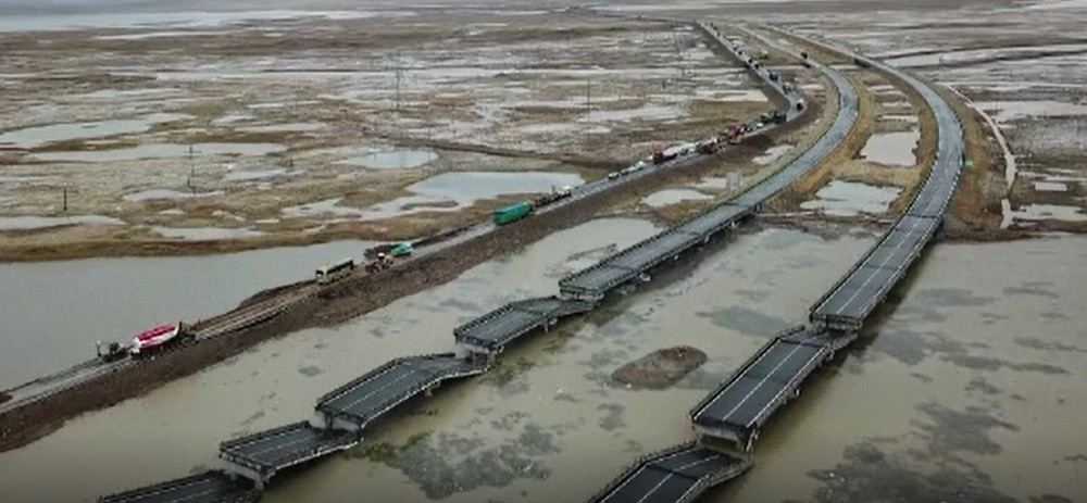 China, lovită de cutremure puternice. Două autostrăzi suspendate s-au prăbușit